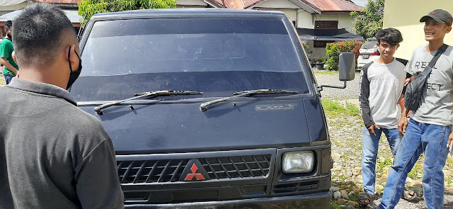 Barang bukti 1 unit mobil L300