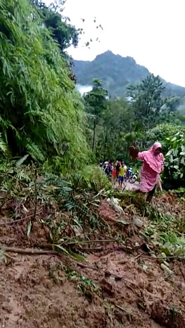 Salah satu titik longsor.