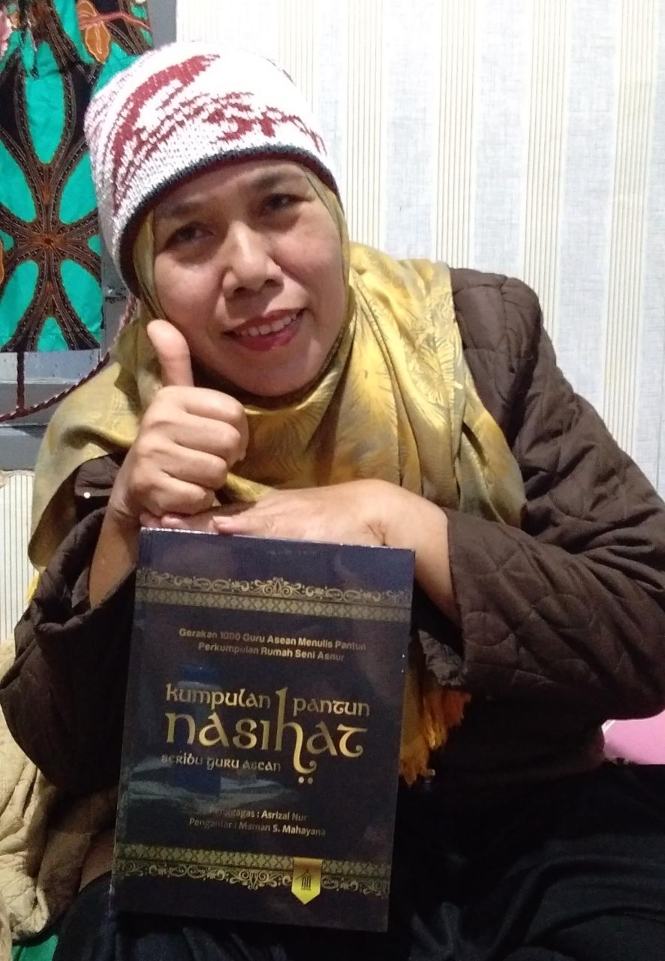 Lifya, salah seorang penulis buku peraih rekor MURI Dunia 'Kumpulan Pantun Nasihat'. (Dok. Istimewa)