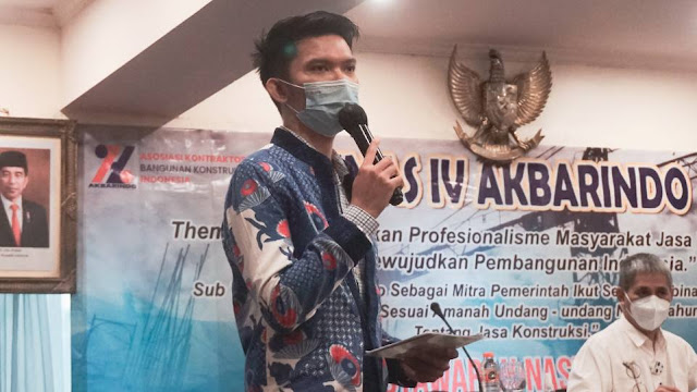 Fedri Ramadhan, Presenter TVRI Pusat saat jadi MC di Munas IV Akbarindo pada Kamis, 8 April 2021 di Ambhara Hotel, Jakarta. (Dok. Istimewa)