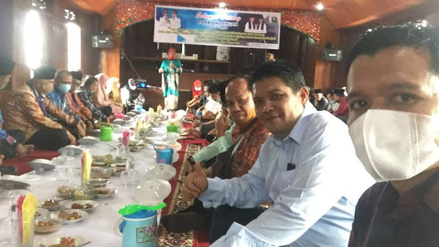 Makan bajamba di acara Penyusunan Grand Design Pemajuan Kebudayaan Nagari Koto Gadang Koto Anau, Sabtu 3 April 2021. (Dok. Istimewa)