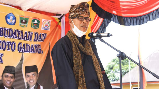Onderus Zubir Dt. Bagindo Sati, Ketua Kerapatan Adat Nagari Koto Gadang Koto Anau saat beri kata sambutan di acara Grand Design Pemajuan Kebudayaan Nagari Koto Gadang Koto Anau, Sabtu 3 April 2021. (Dok. Istimewa)